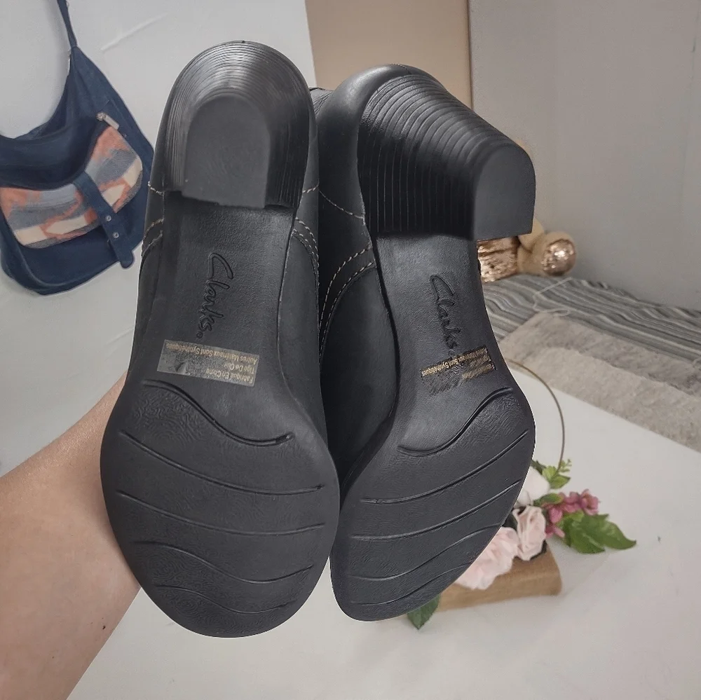 Clarks elegant black